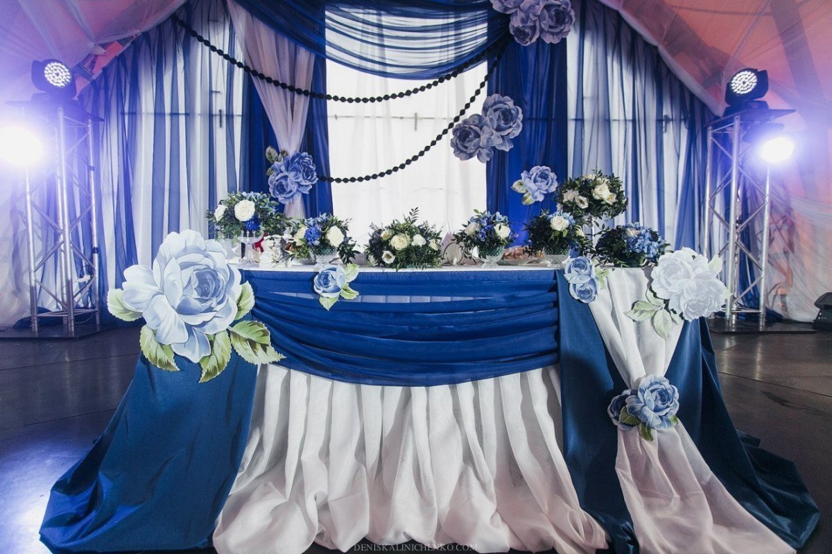Оформление свадебного стола в синем цвете