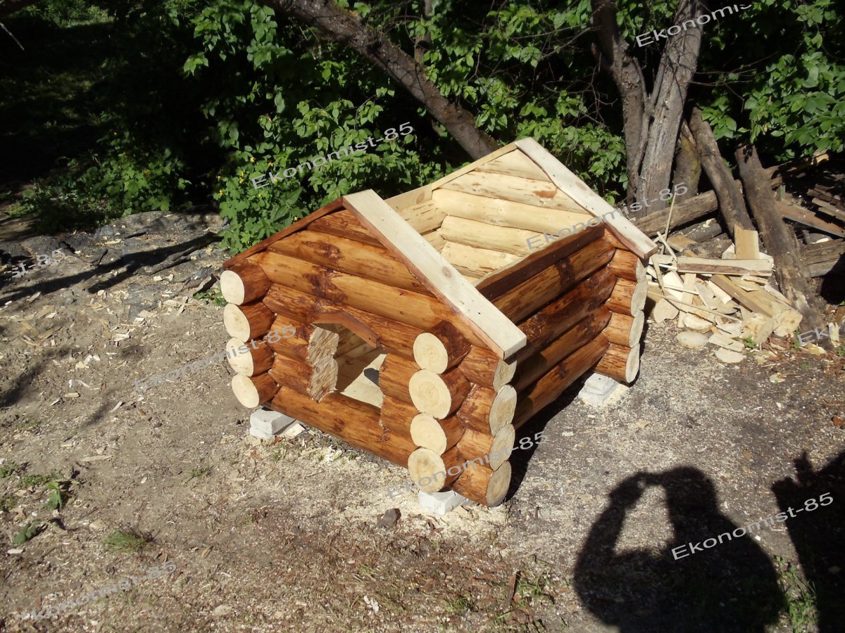Детский домик из бревна