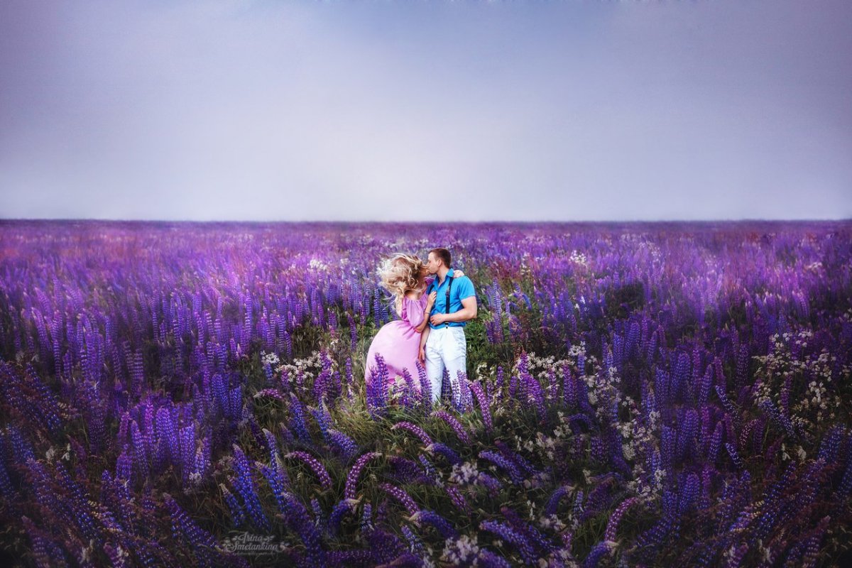 Фотосессия в фиолетовом поле