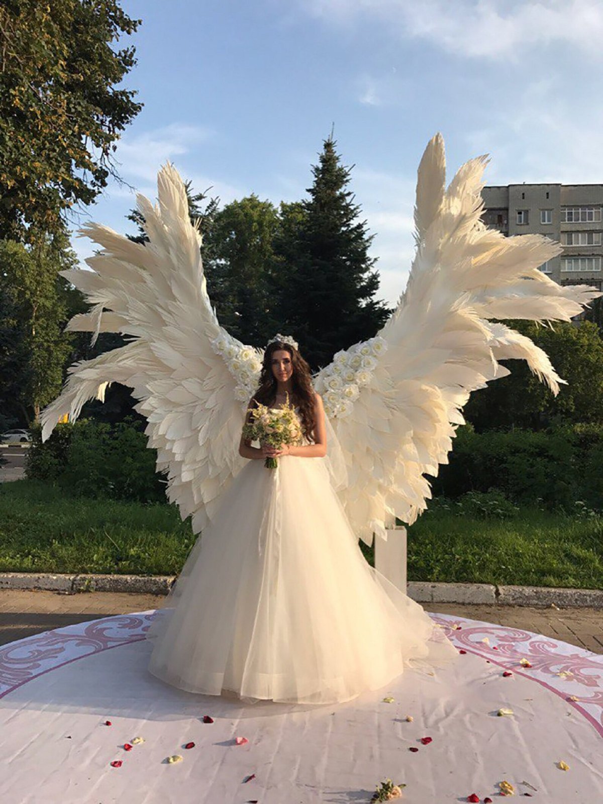 Свадебное платье с крыльями ангела