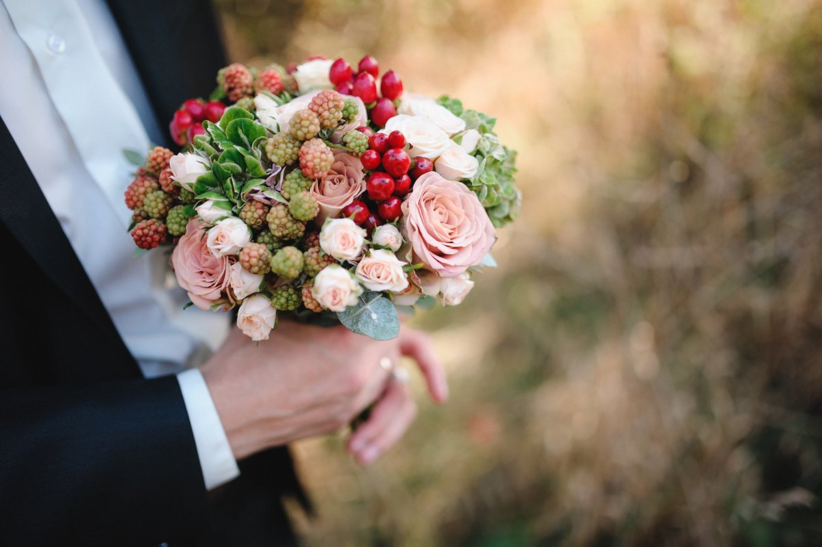 Кустовые розы свадебный букет