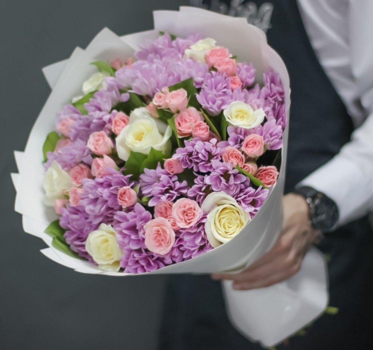 Букет невесты хризантемы и кустовая роза