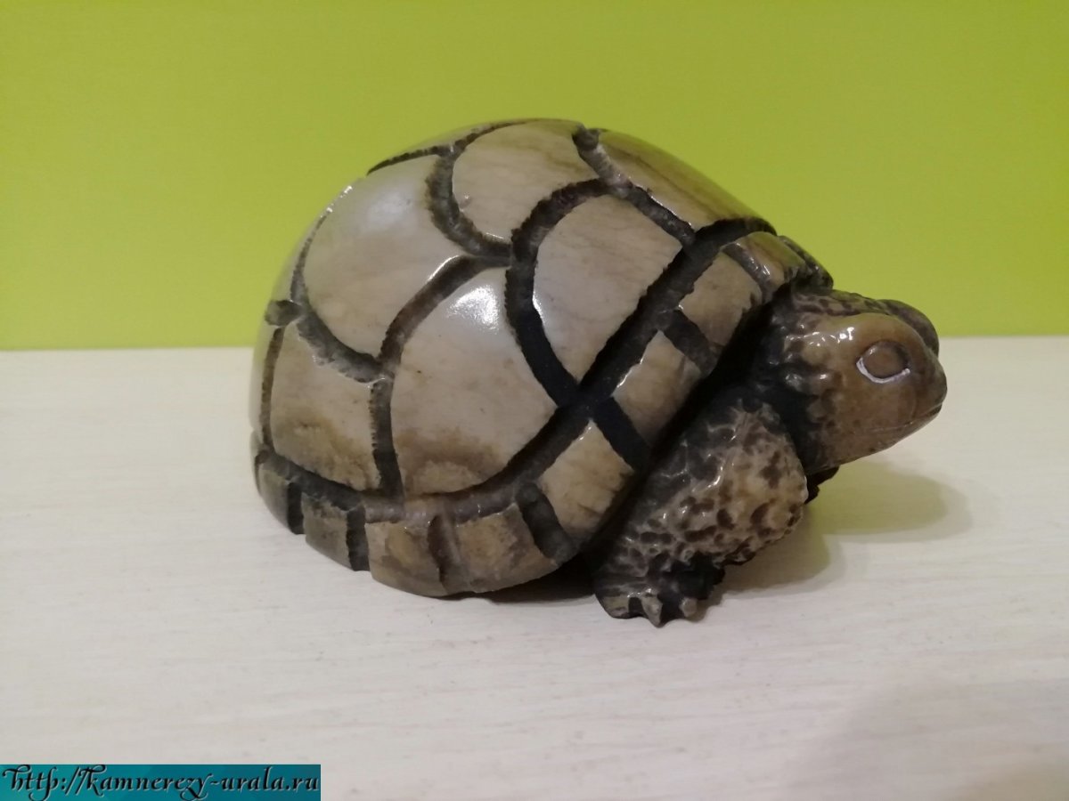 Черепаха из натурального камня