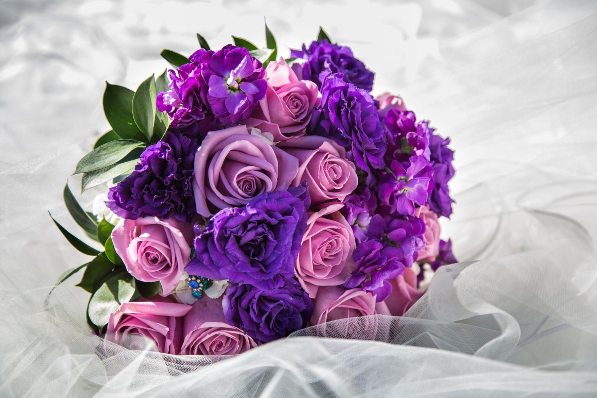 Фиолетово розовый букет цветов
