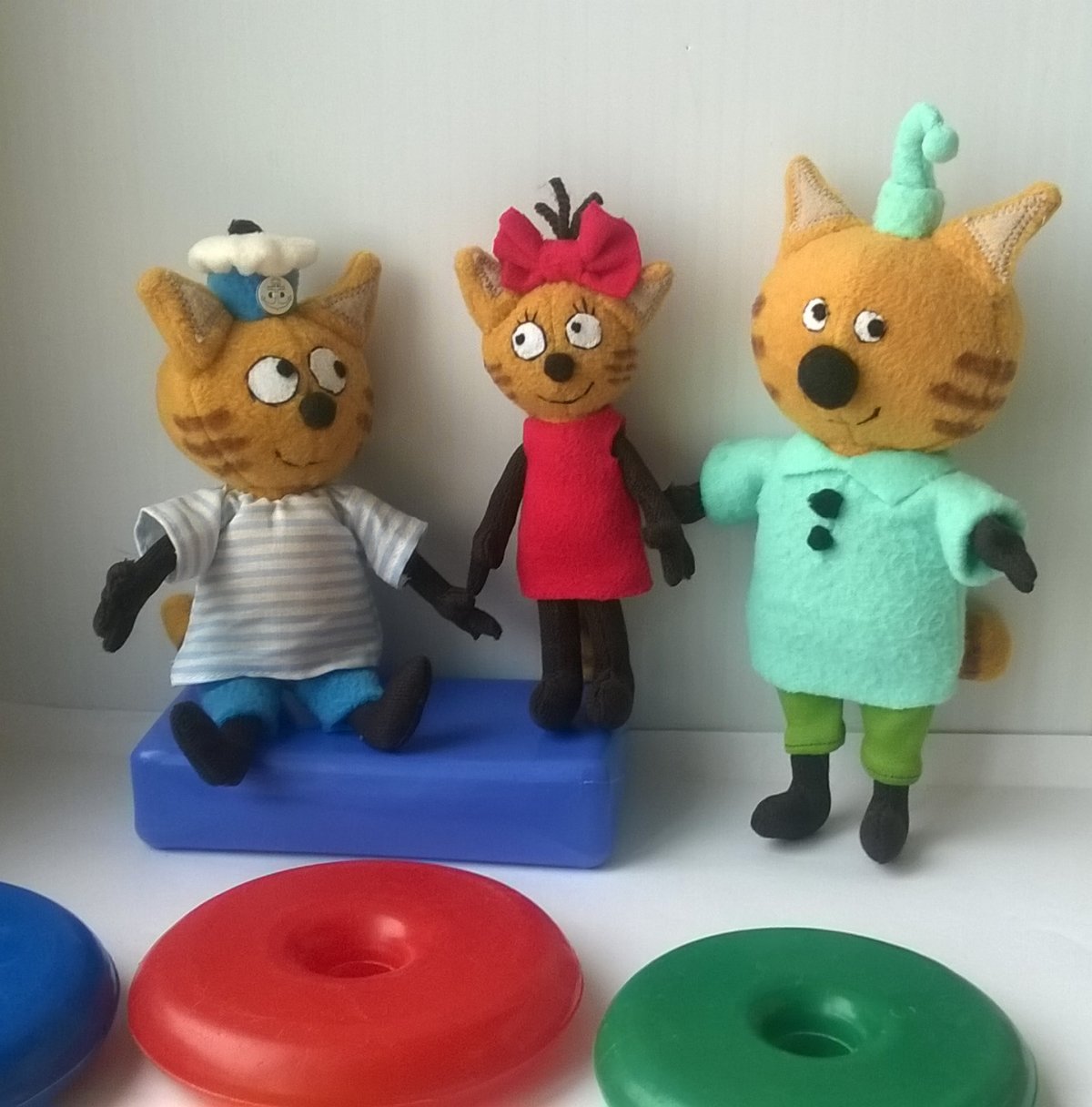 Три кота игрушки Коржик Карамелька