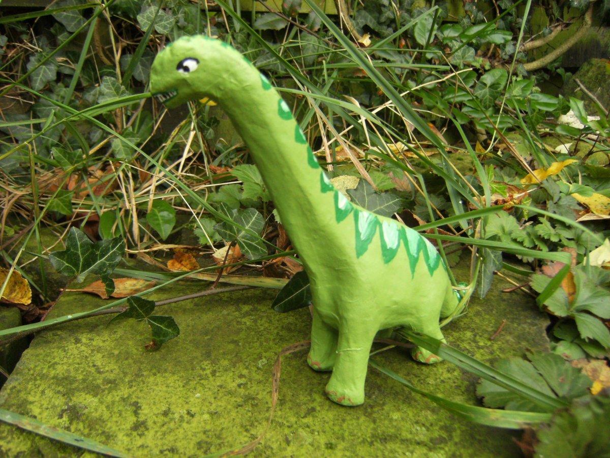 Поделка динозаврик