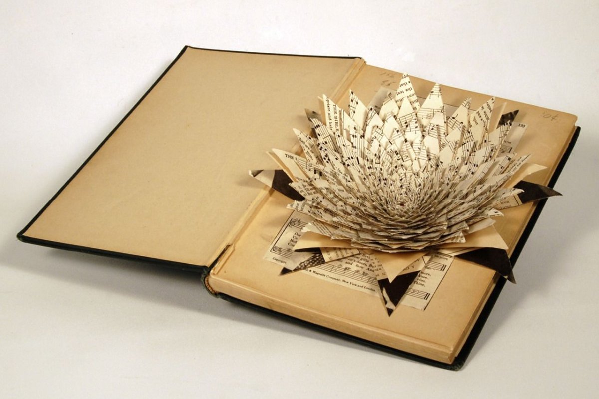Цветы из книжных страниц