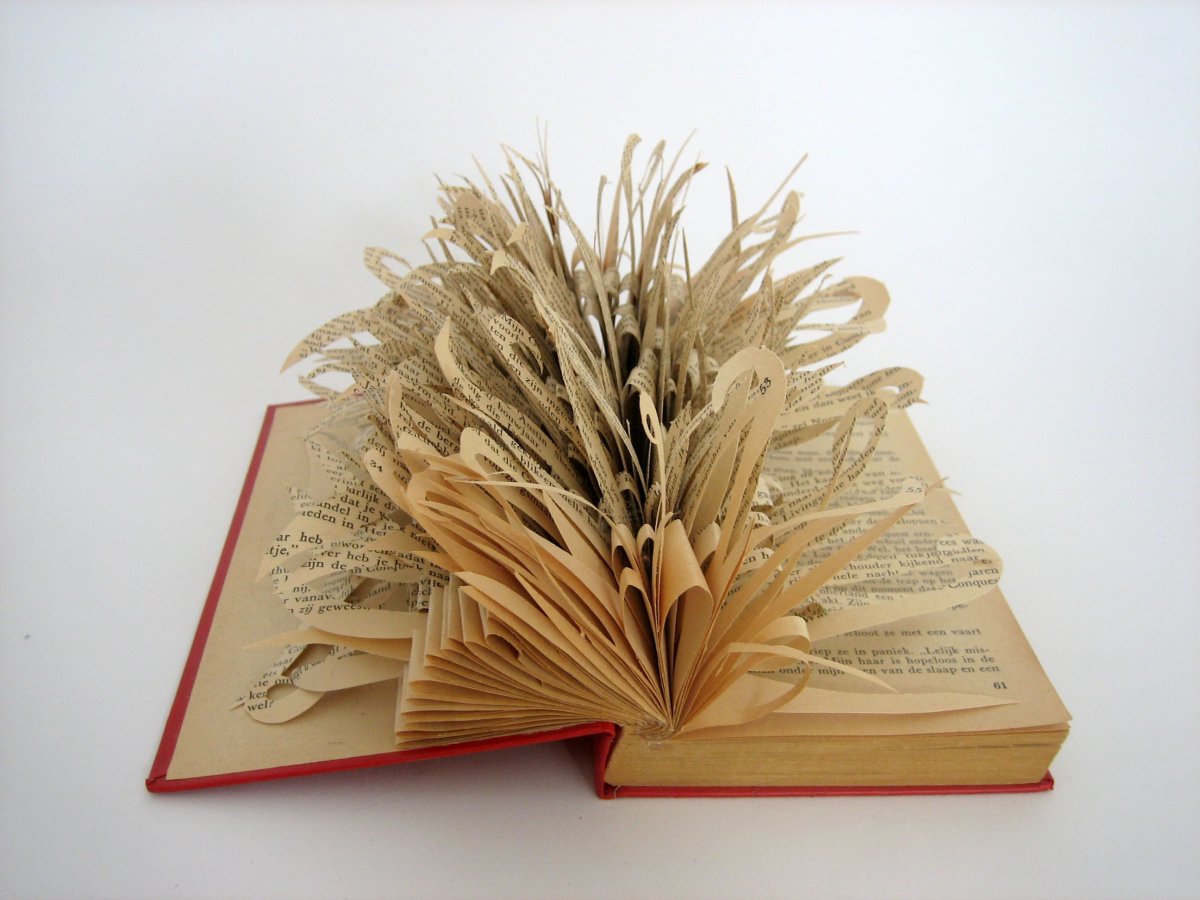 Цветы из книжных страниц