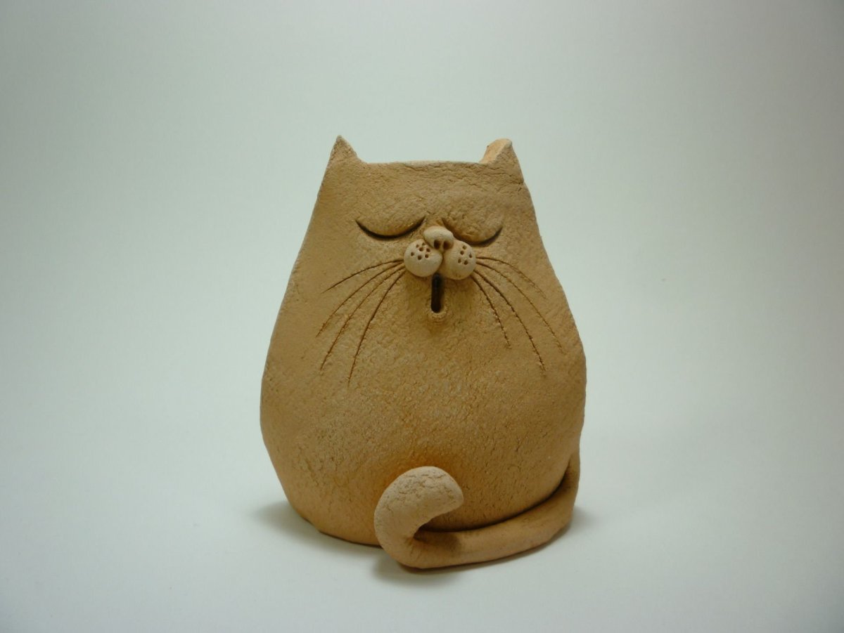 Фигурка кота из глины