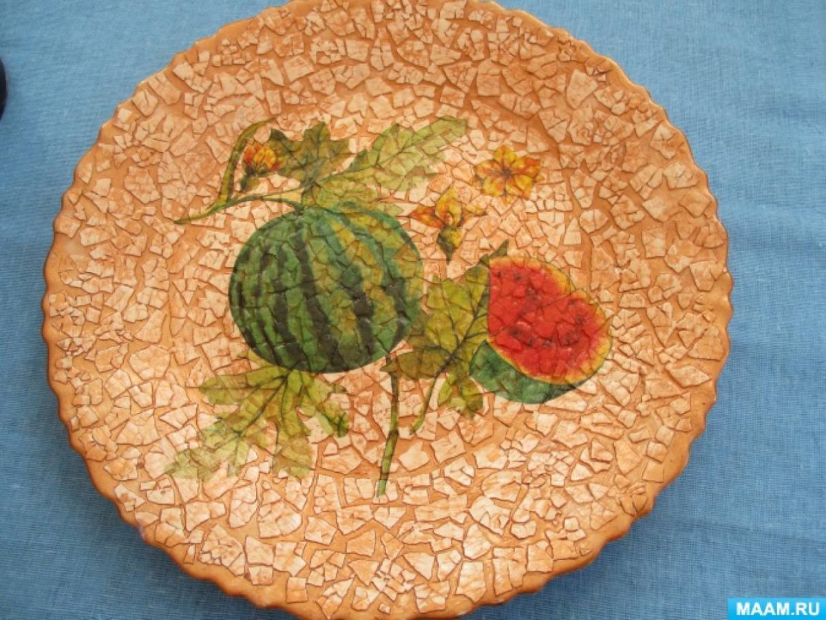 Мозаика из яичной скорлупы и салфетки