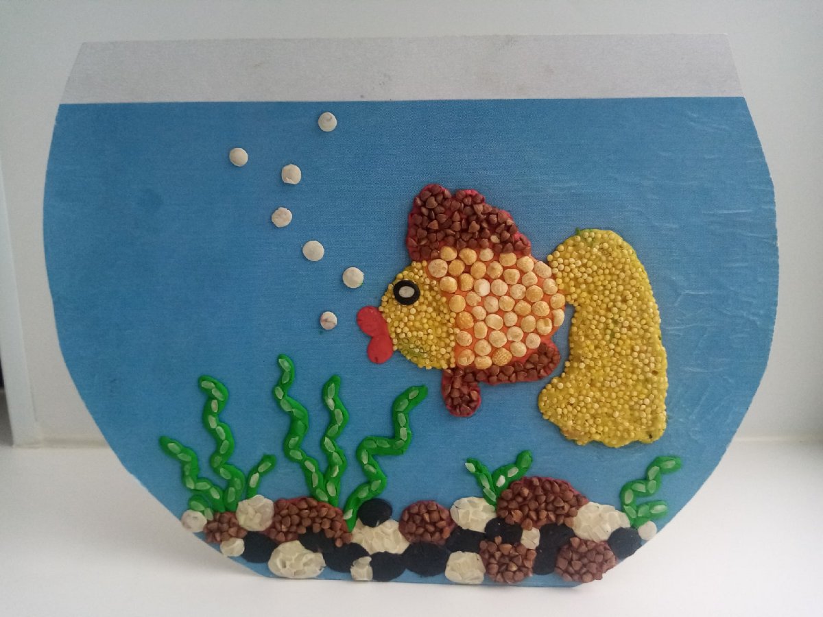 Рыбка из крупы аппликация