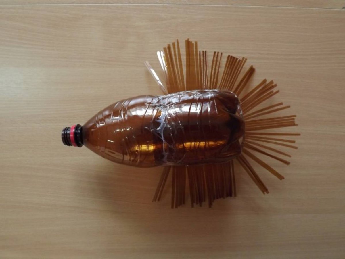 Поделка Ежик из бутылки