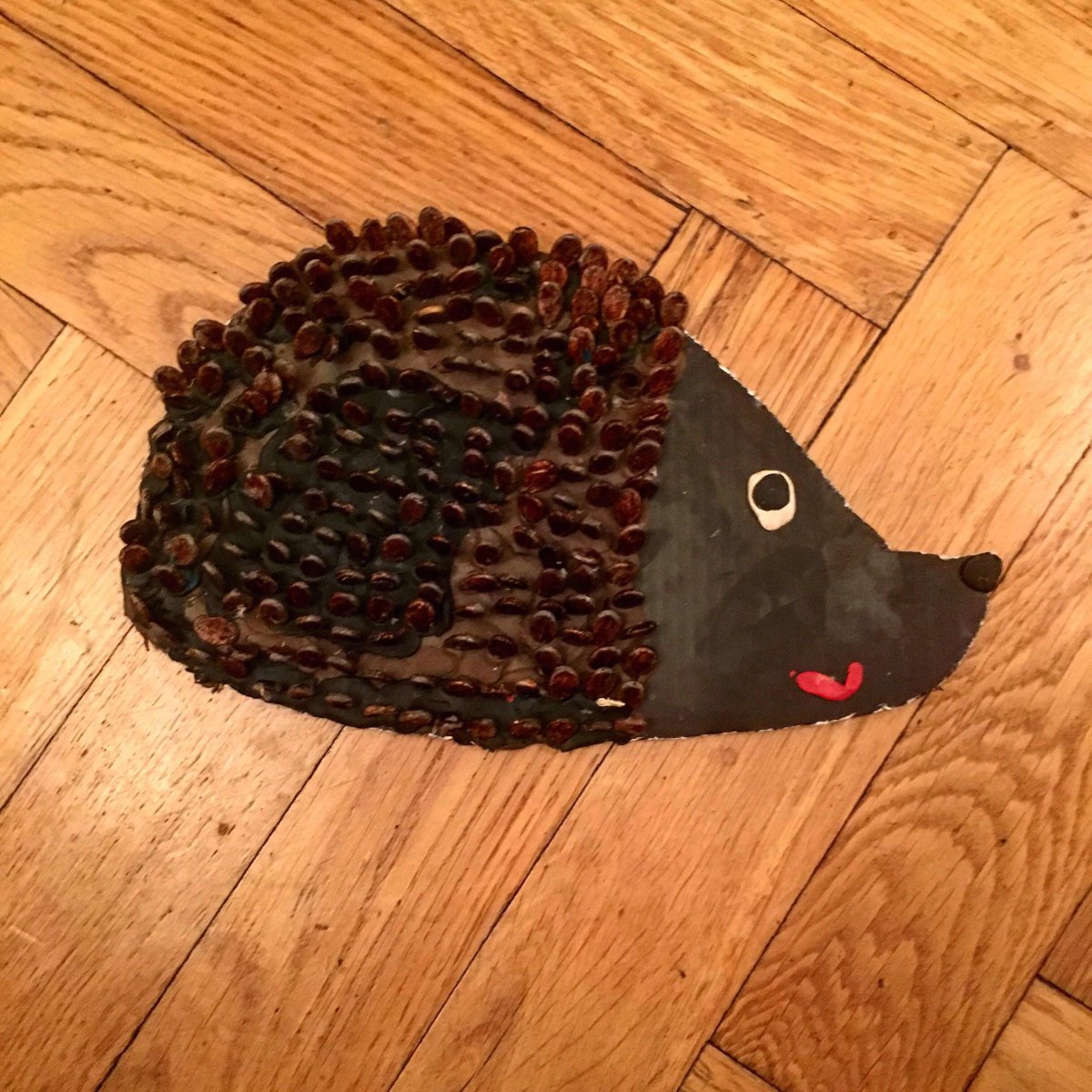 Ежик из шишек