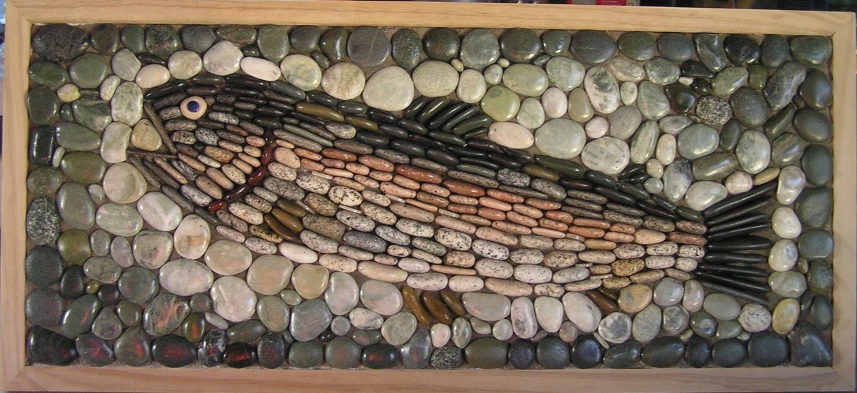Панно рыбки из гальки