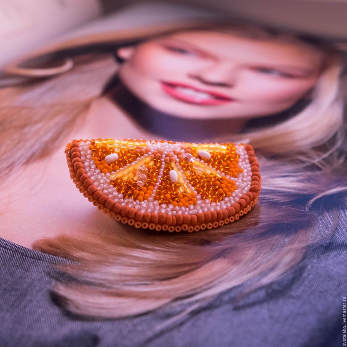 Брошь из бисера апельсин