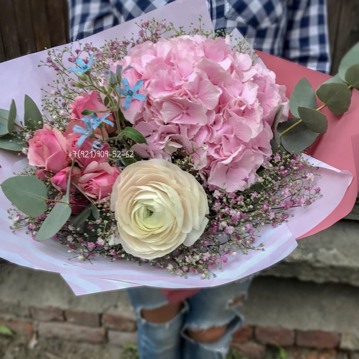 Гортензия и гипсофила в букете