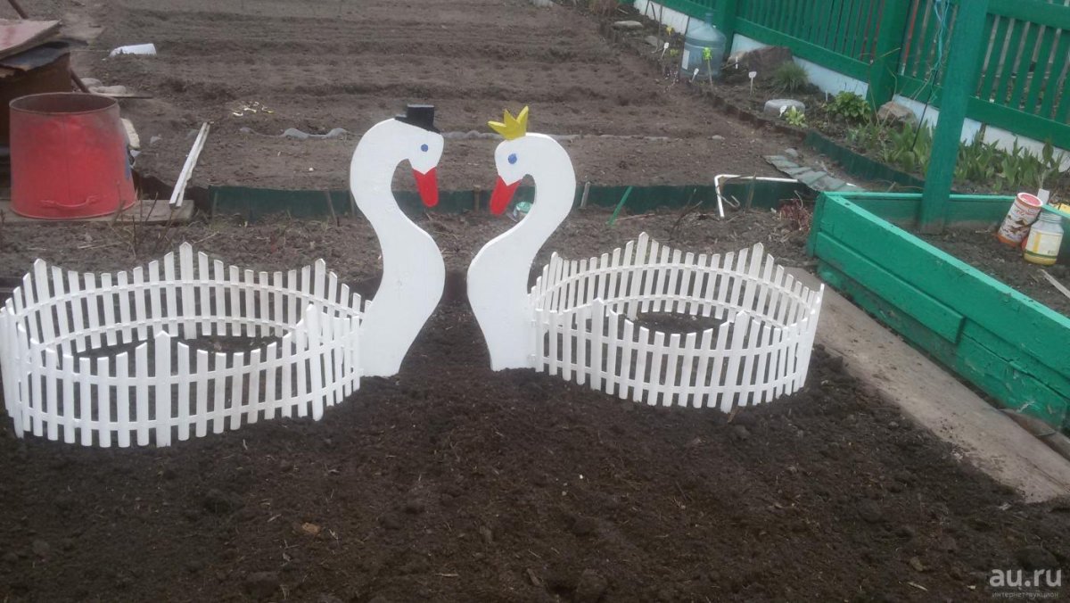 Лебеди из бутылок пластиковых для сада