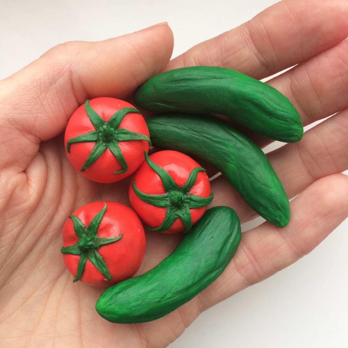 Огурец из пластилина