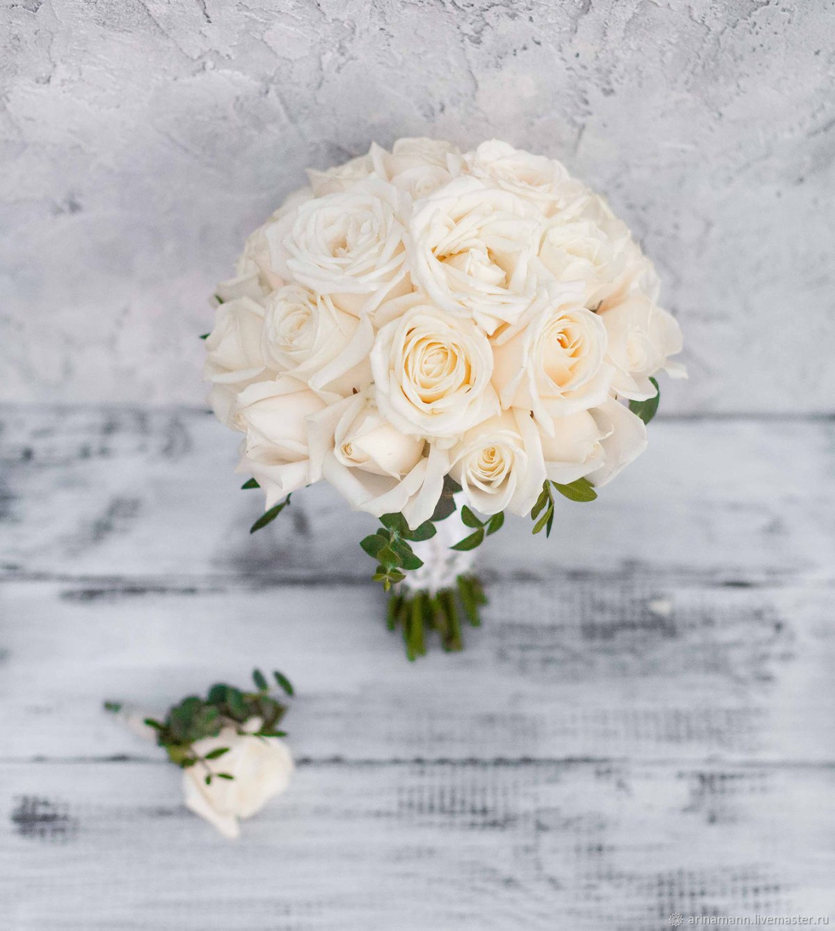 Белые розы на свадьбу букет
