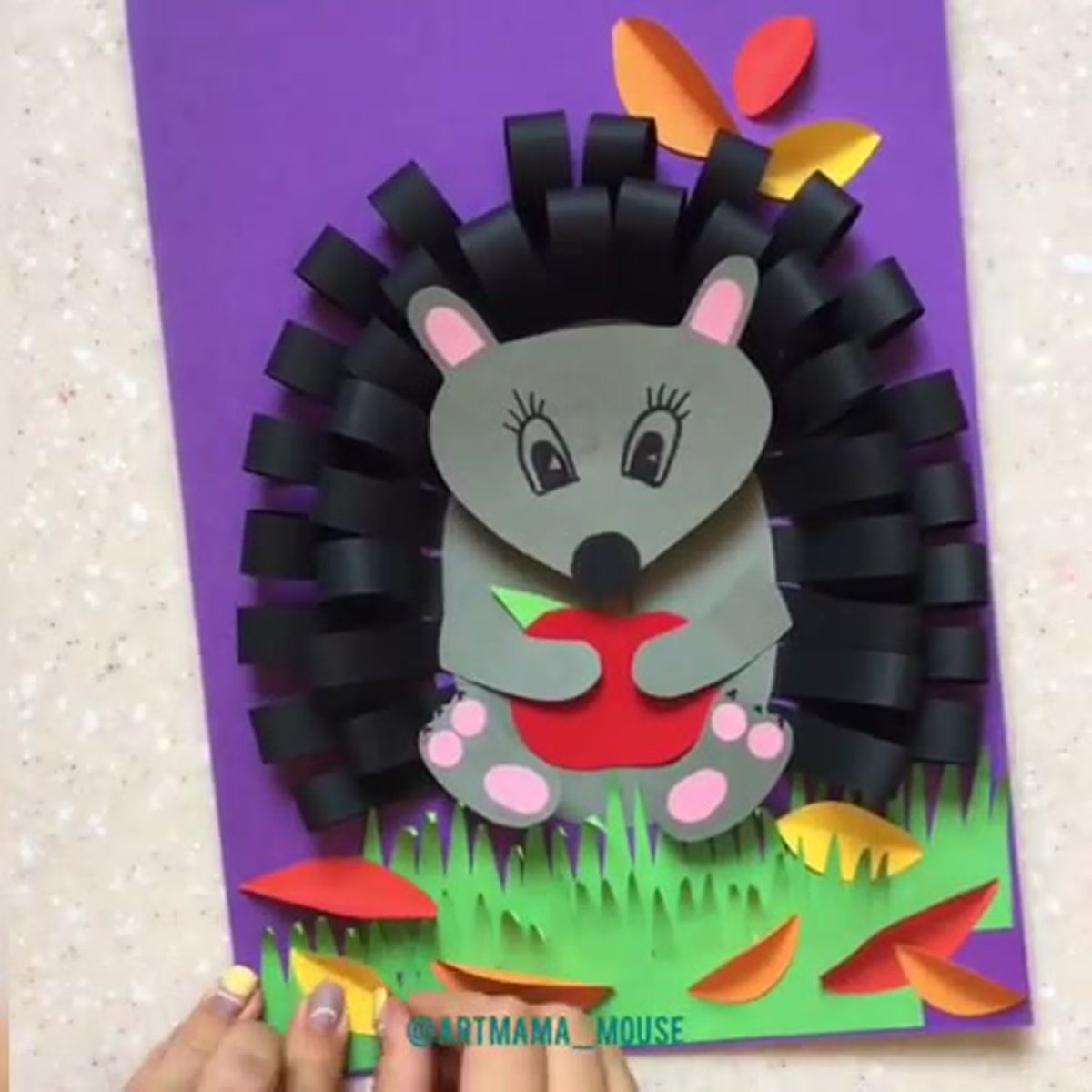 Поделка Ежик из цветной бумаги