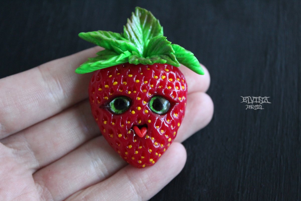 Клубника из полимерной глины