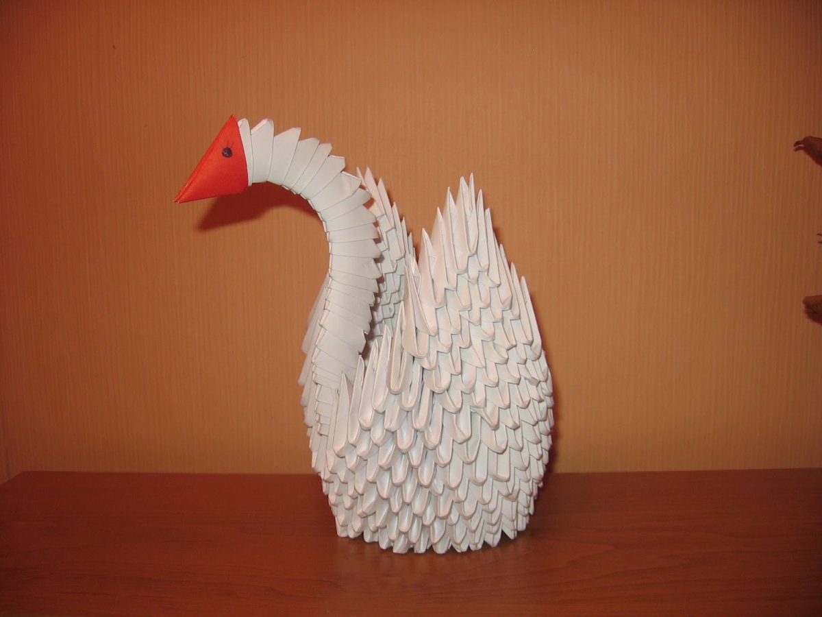 Лебедь из модулей оригами