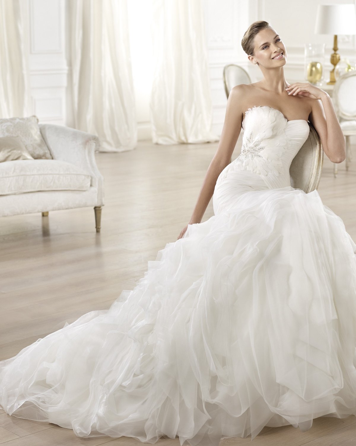 Свадебное платье Pronovias с жемчугом