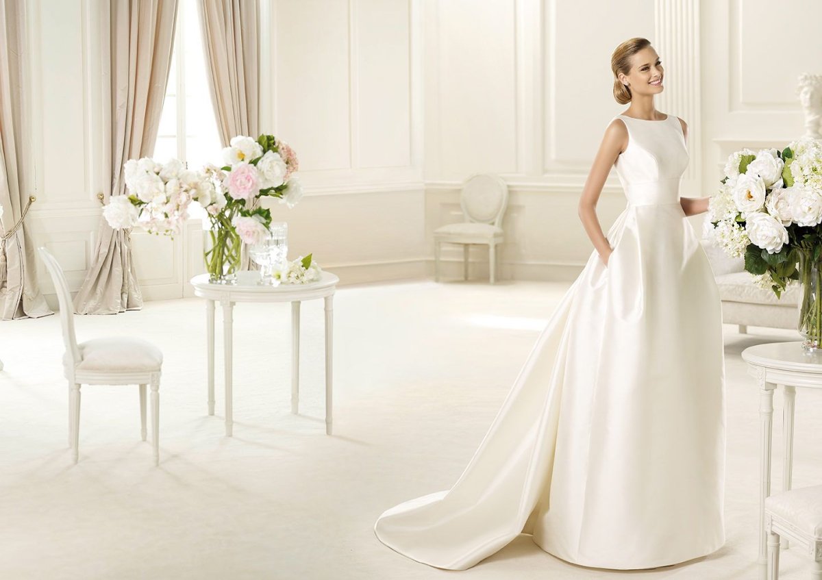 Прямое платье Pronovias атлас