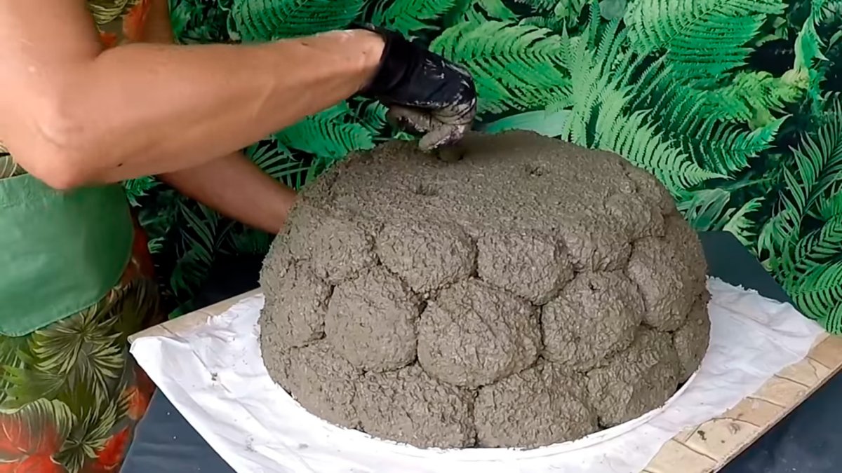 Пенопласт и цемент для сада
