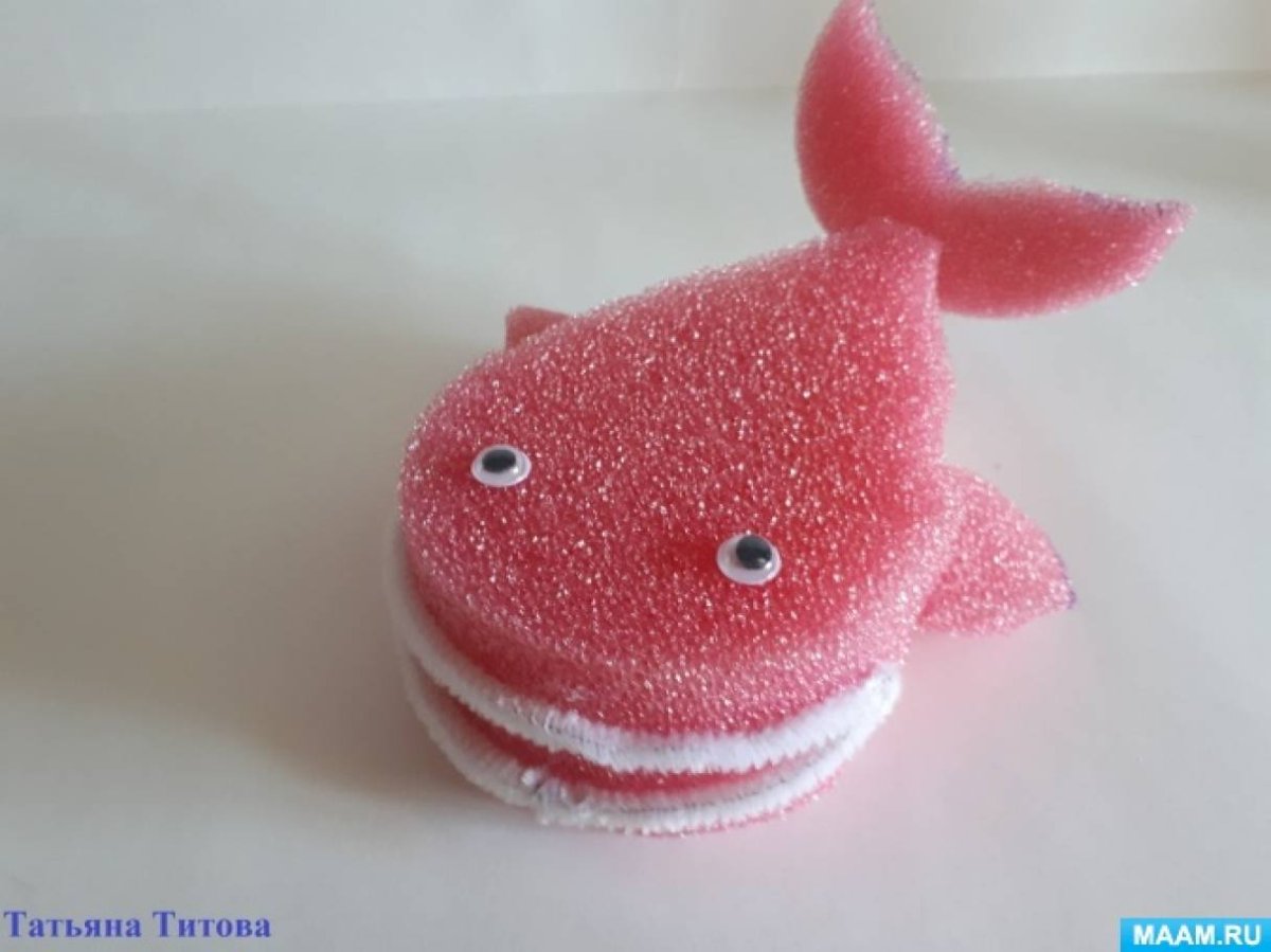 Кит из поролона