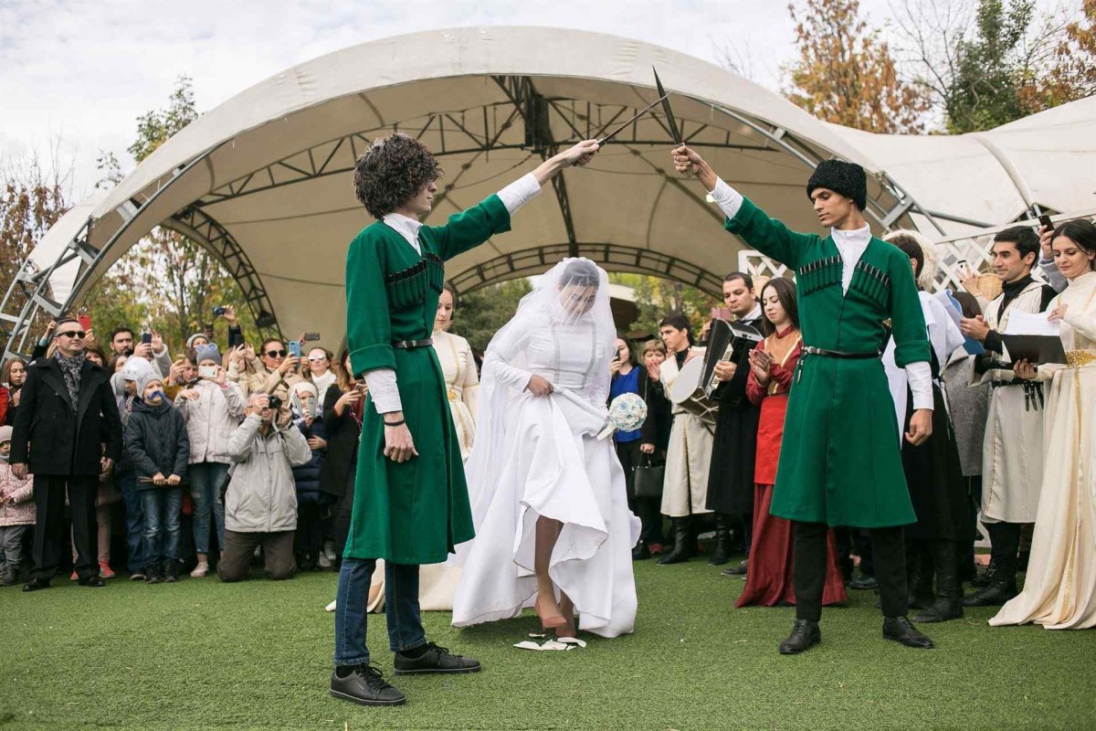 Абхазские свадебные традиции и обычаи