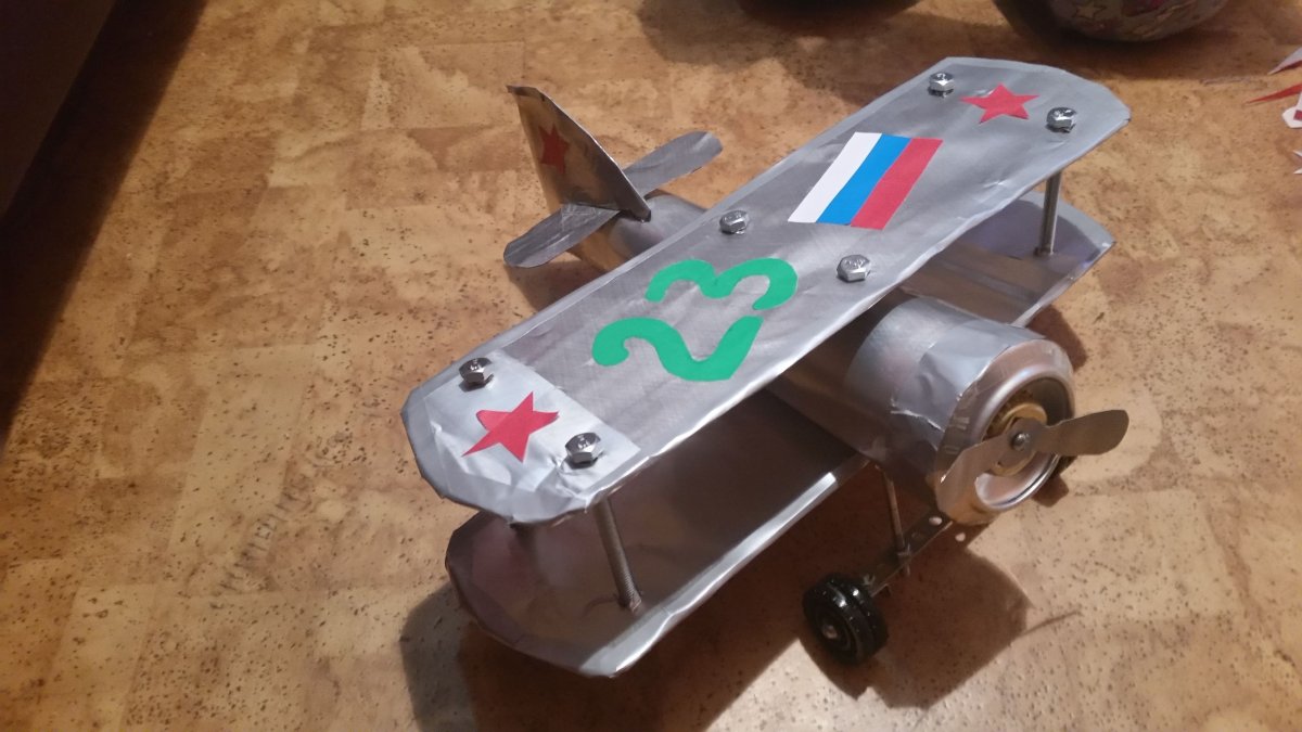 Военный самолет поделка из вторсырья