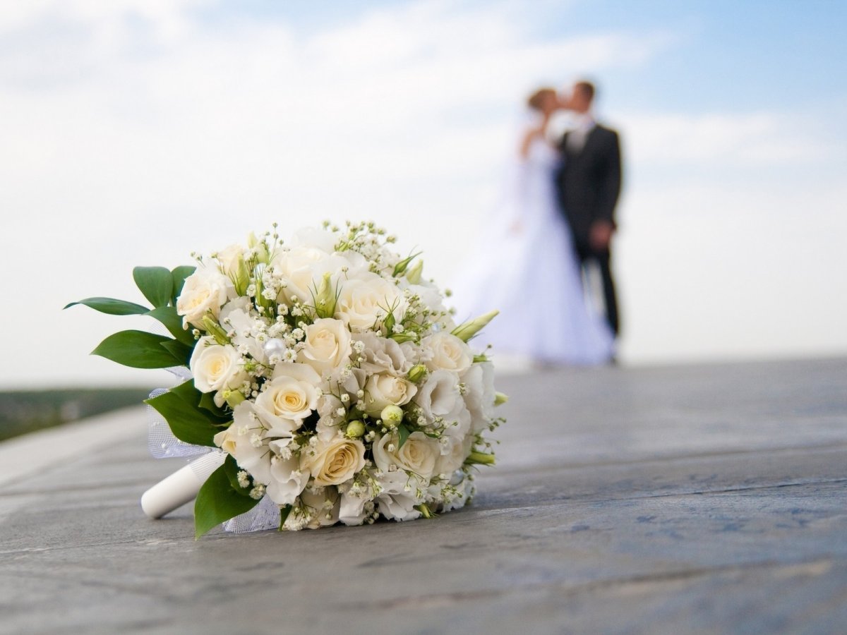 Цветы молодоженам на свадьбу