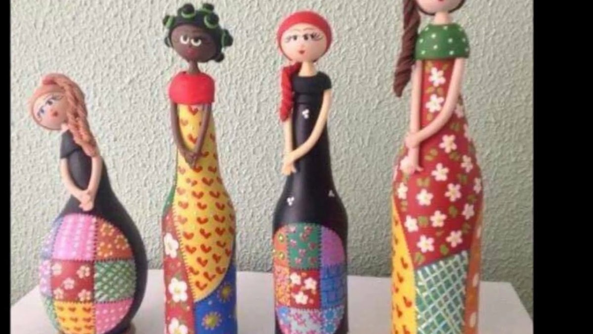 Кукла на бутылке