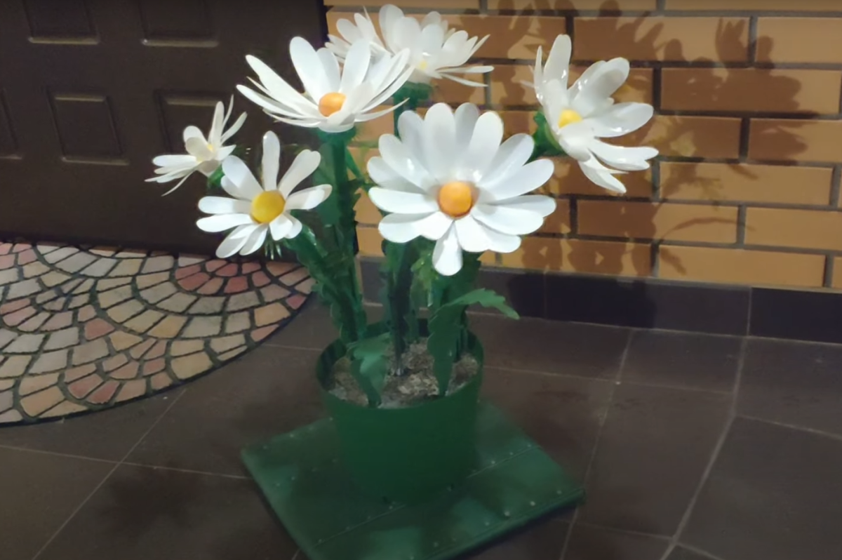 Ромашки из карандашей в горшке