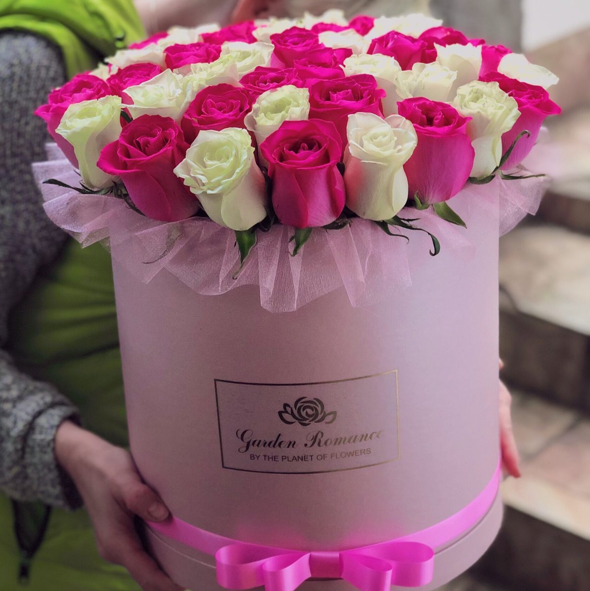 Розы в шляпной коробке