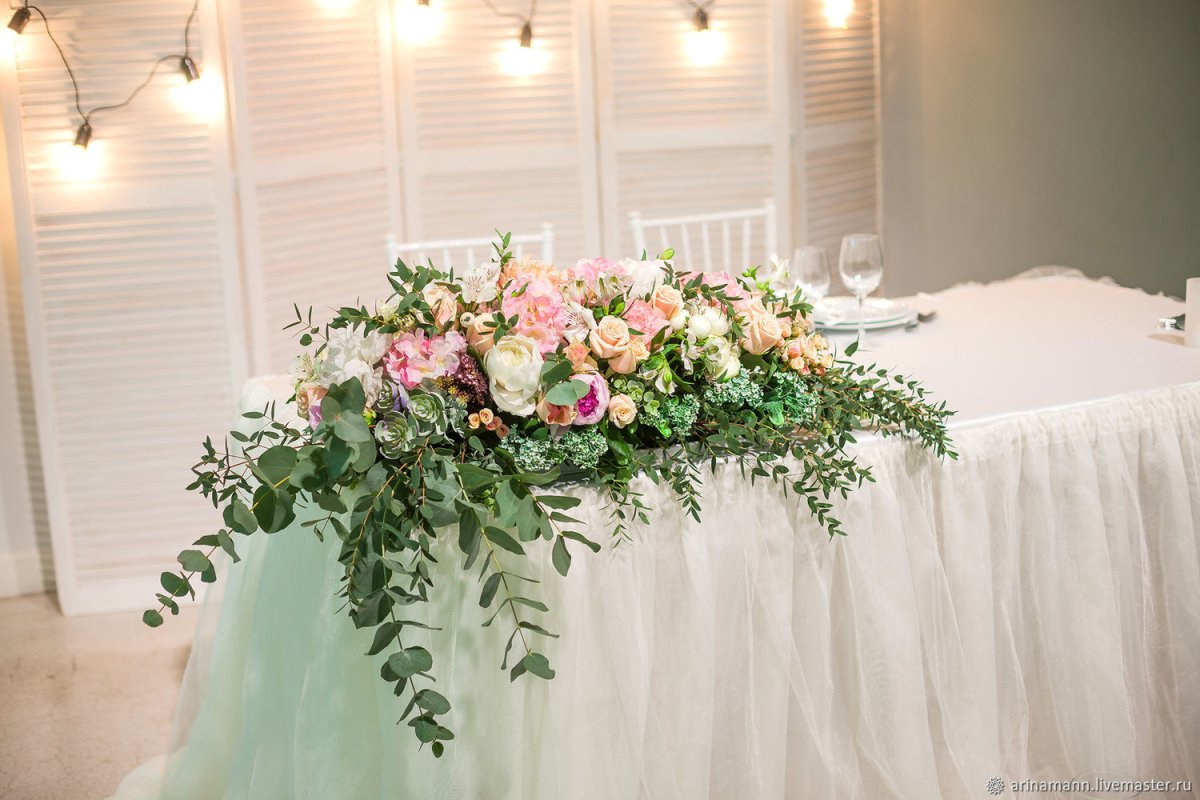Искусственные цветы на свадебный стол