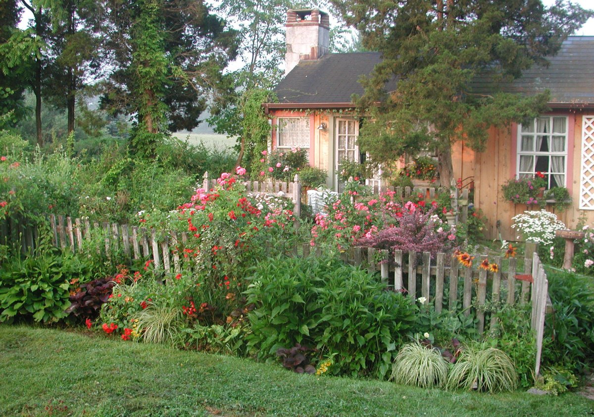 940 (2941)"A Cottage Garden with Chickens"