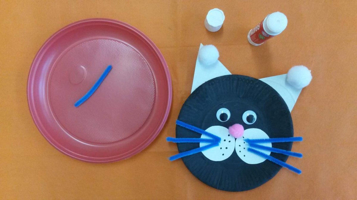 Кошка из одноразовой тарелки
