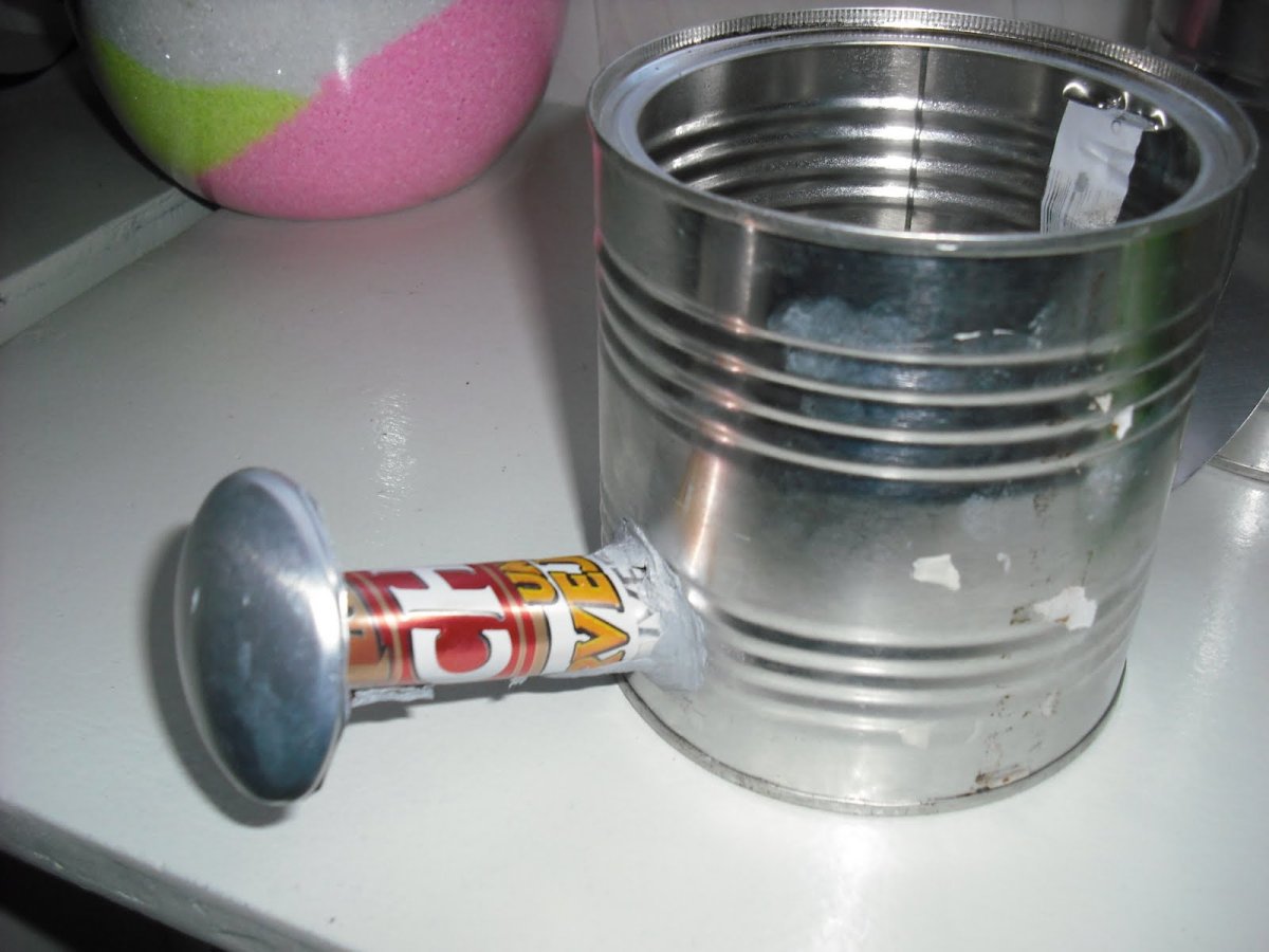 Пепельница из железной банки
