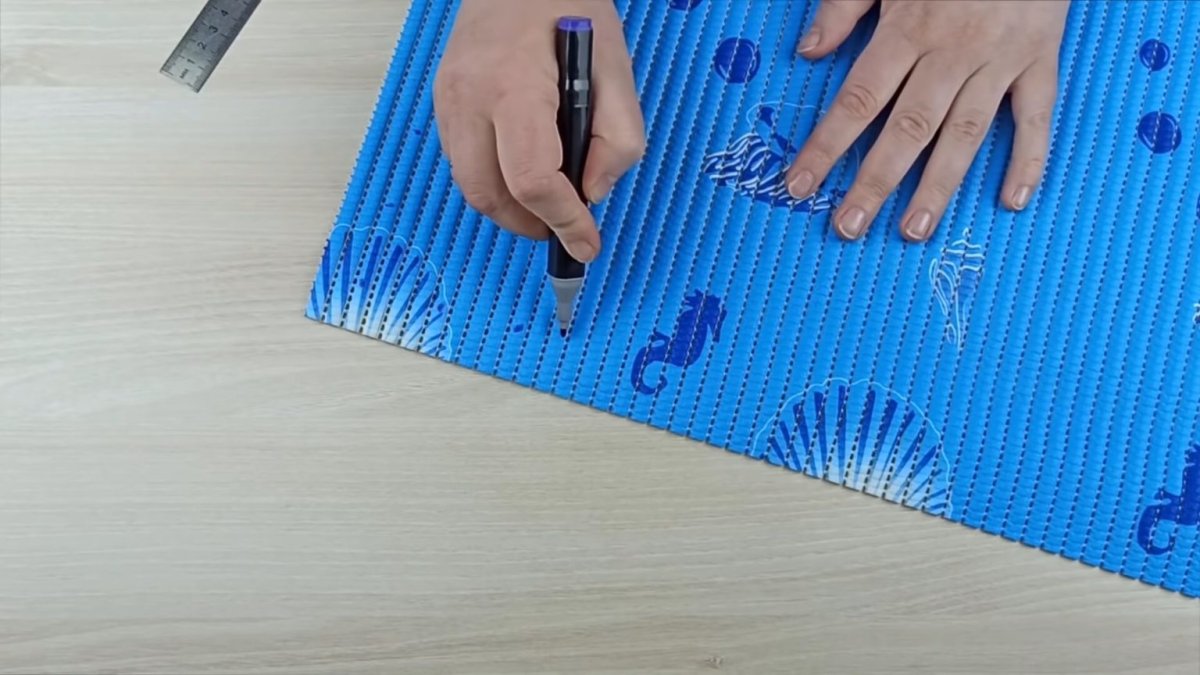 Коврик из ПВХ И пряжи