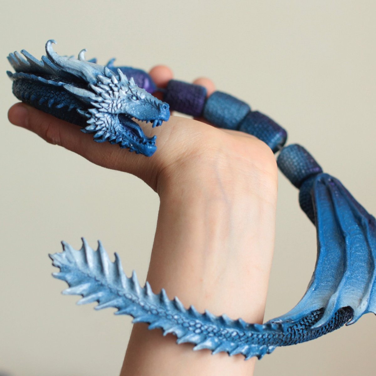 Поделка дракон на руку