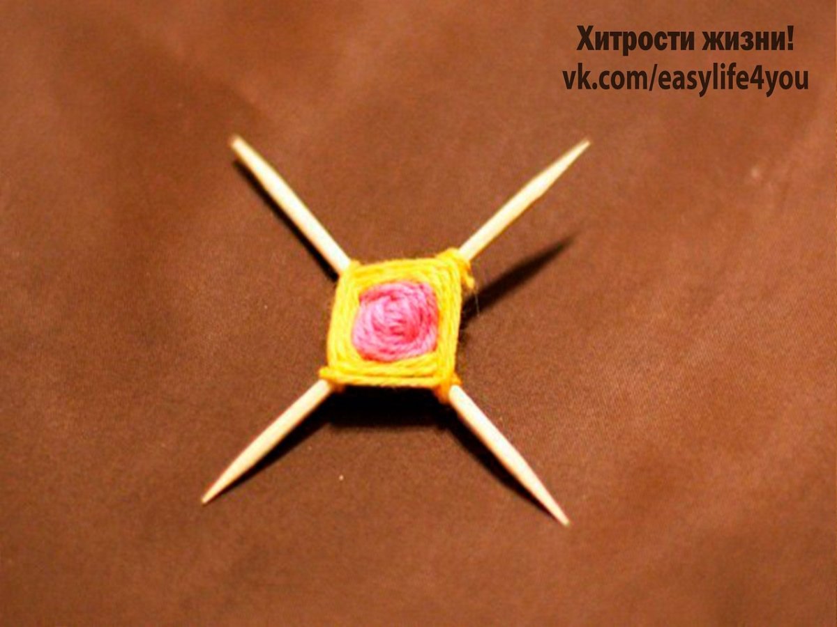 Амулет из ниток и зубочисток
