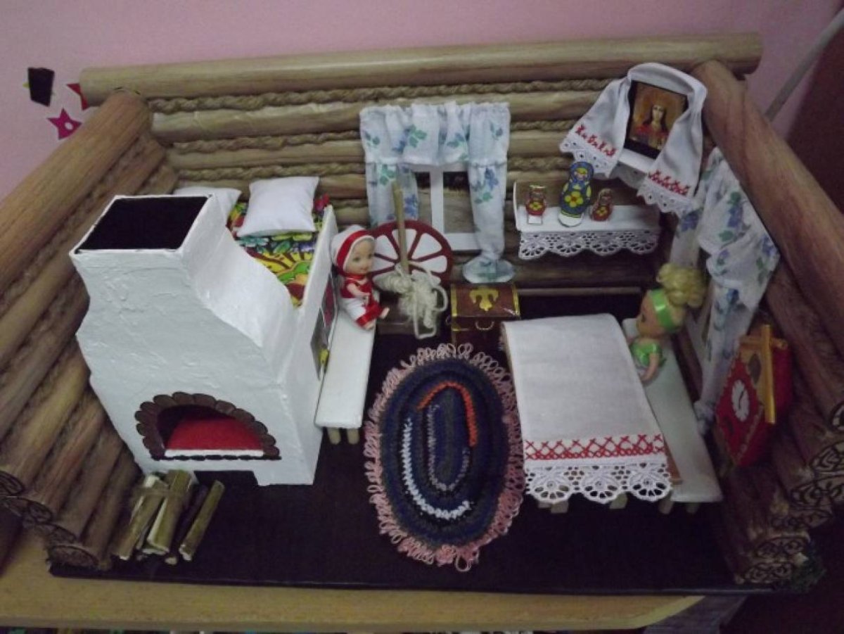 Макет избы из коробки