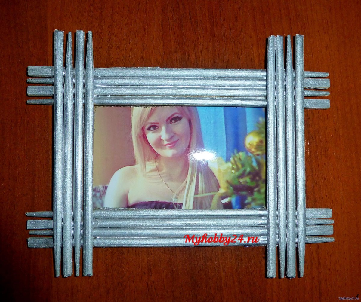 Фоторамка из палочек для суши