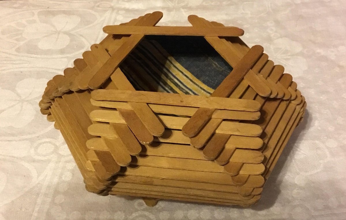 Корзинка из палочек для мороженого