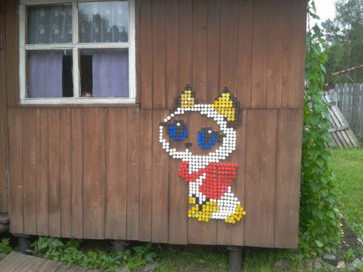 Кот из пробок от пластиковых бутылок