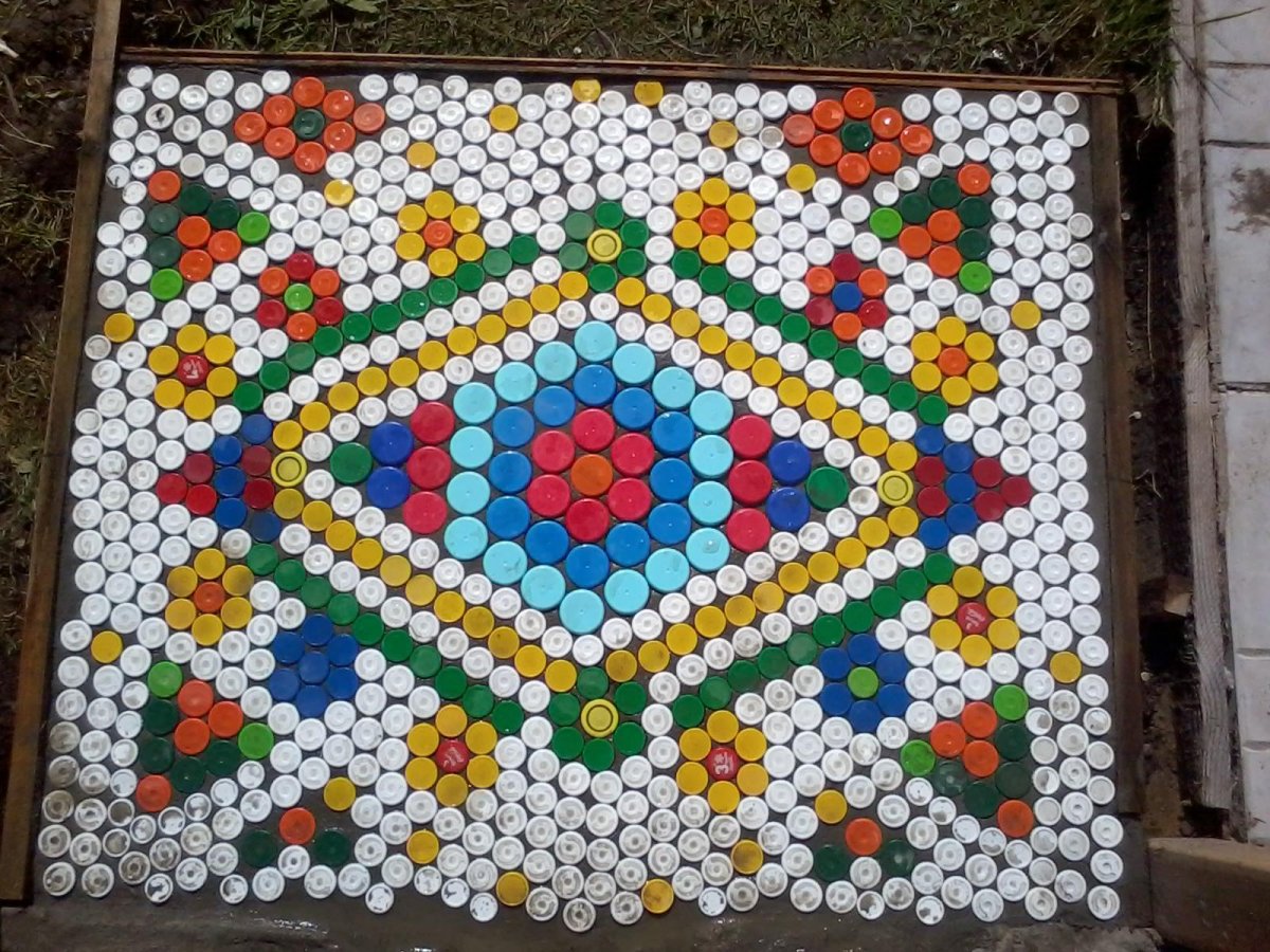 Коврик из пробок пластмассовых