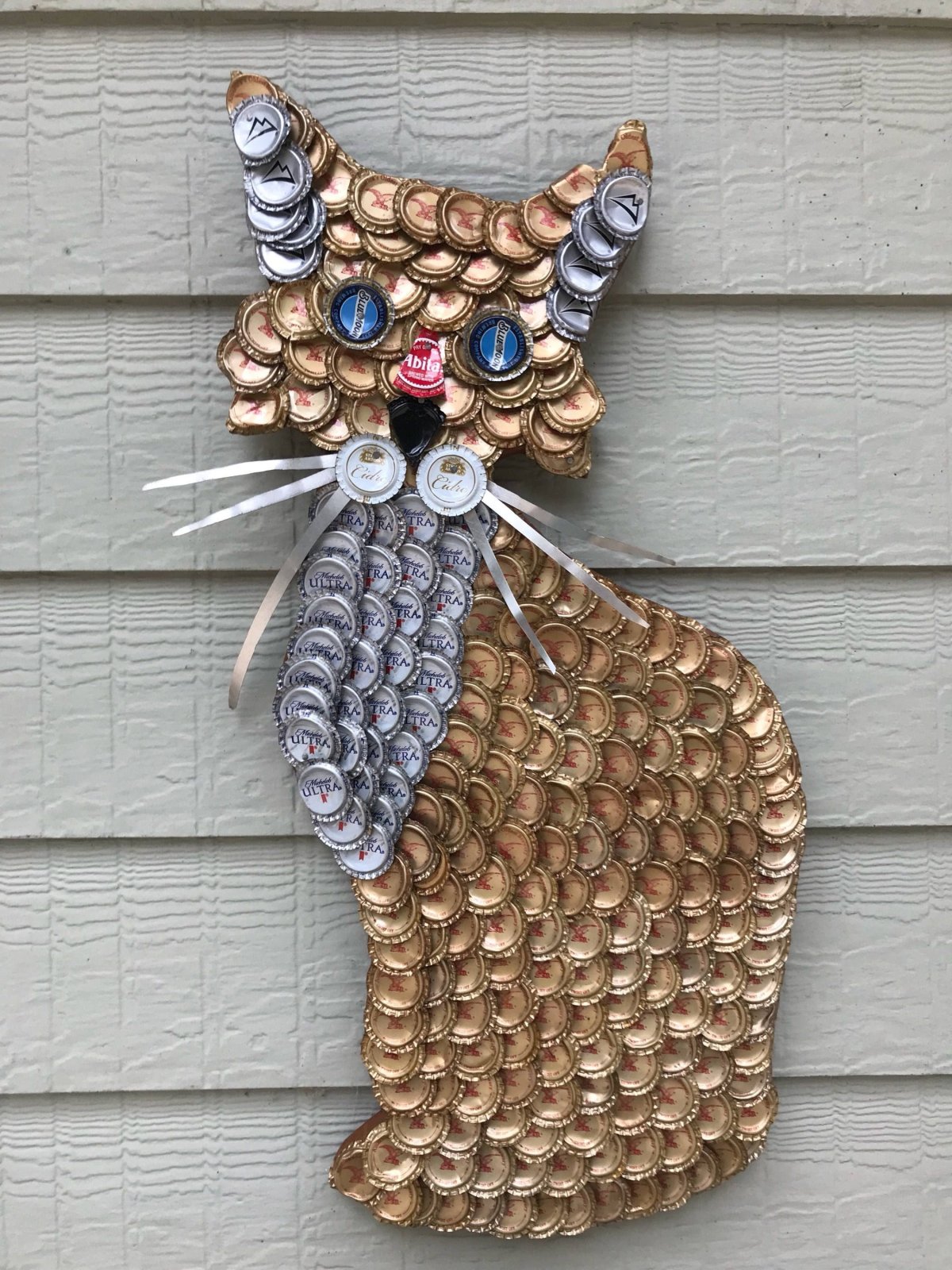 Кот из крышек
