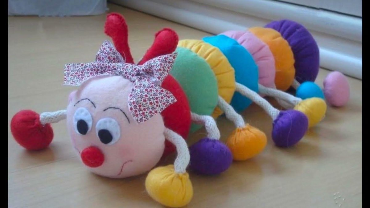 Игрушки из ткани гусеница